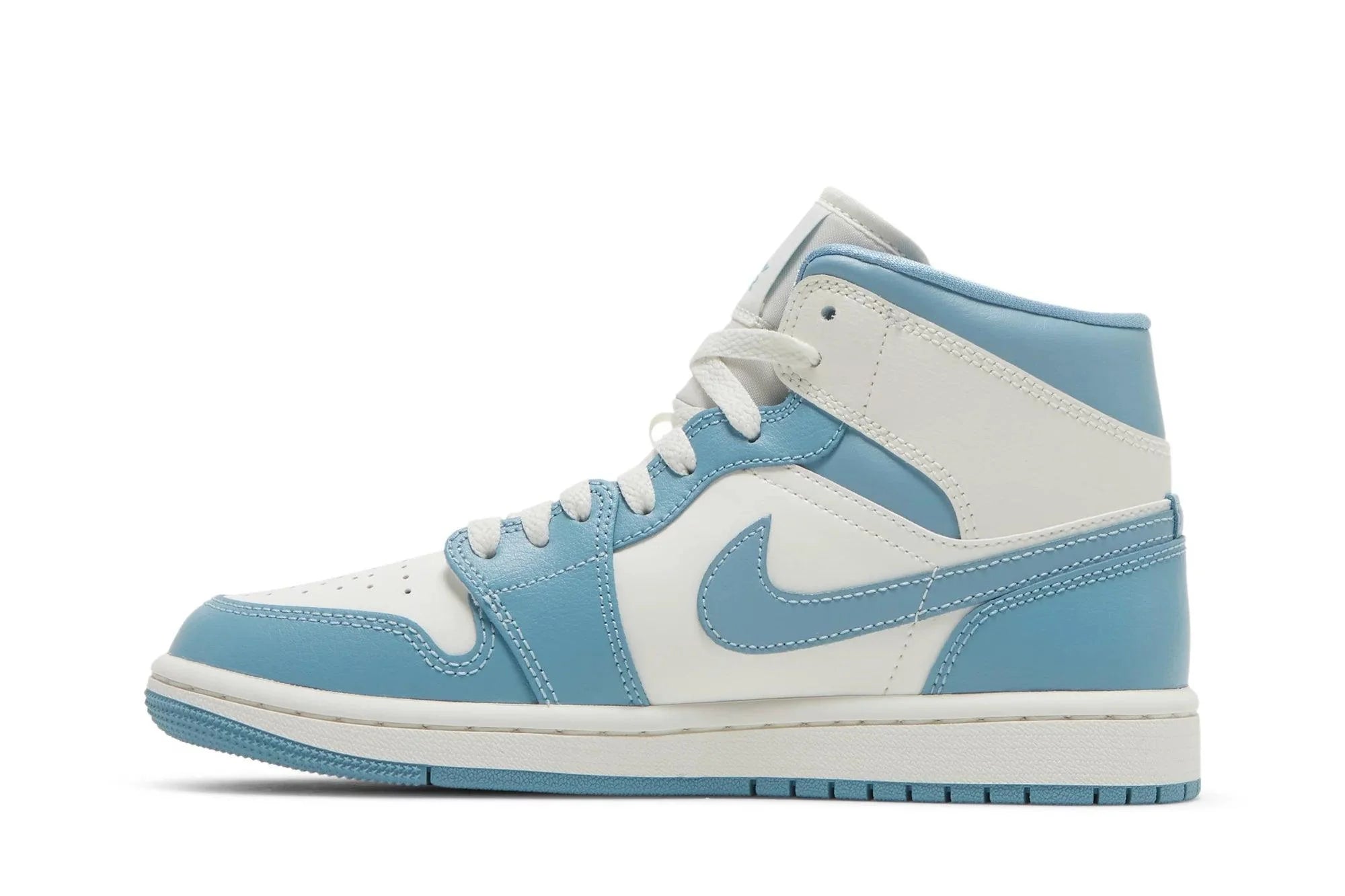 Tênis Air Jordan 1 Mid University Blue (UNC) Azul