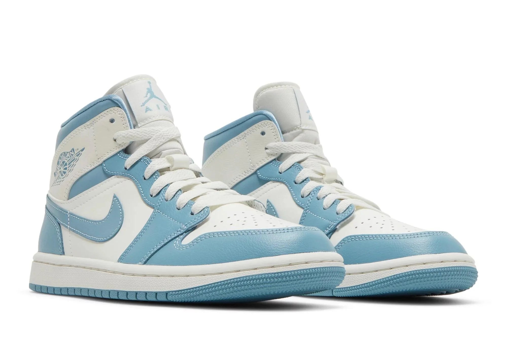 Tênis Air Jordan 1 Mid University Blue (UNC) Azul