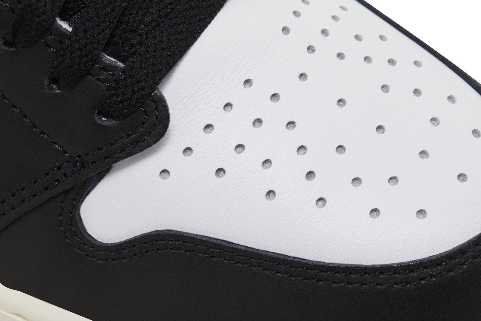 Tenis Air Jordan 1 Retro High OG Black Toe Reimagined Vermelho